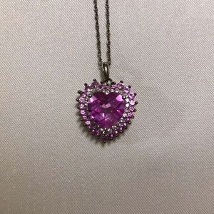Pink sapphire pendant